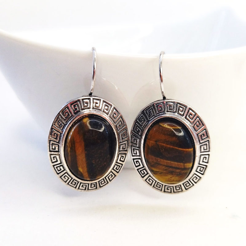 Brinco Oval com Pedra Olho de Tigre