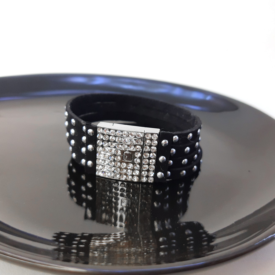 P308 Pulseira Preta com Fecho de Strass (Imã) (4) Pulseira Preta com Fecho de Strass (Imã)