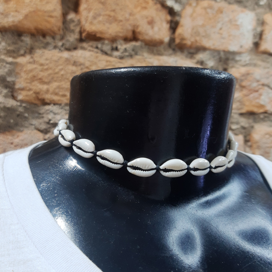 C140 - Colar Choker de Búzios (1) Colar Choker de Búzios