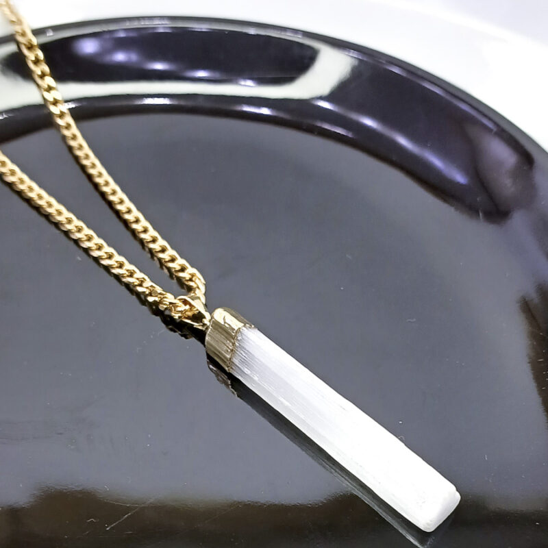 C163 - Colar Pedra Selenita