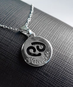 Colar de Signo Câncer: Celebre sua Essência Zodiacal com Estilo