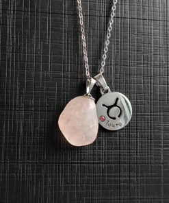 C184 - Colar de Signo Touro com Pedra Quartzo Rosa