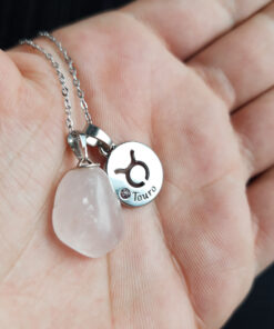 C184 - Colar de Signo Touro com Pedra Quartzo Rosa