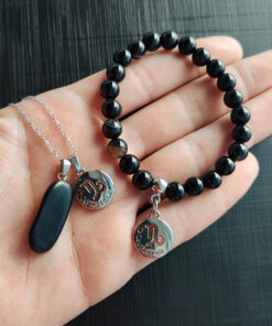 C185 - Colar de Signo Capricório com Pedra Ônix