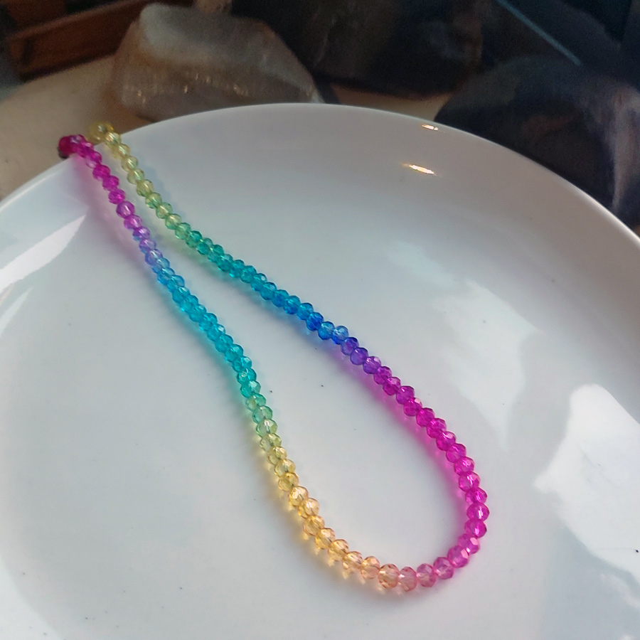C194 – Colar Chocker do Orgulho LGBT+ com Cristal (1) C194 - Colar Chocker do Orgulho LGBT+ com Cristal